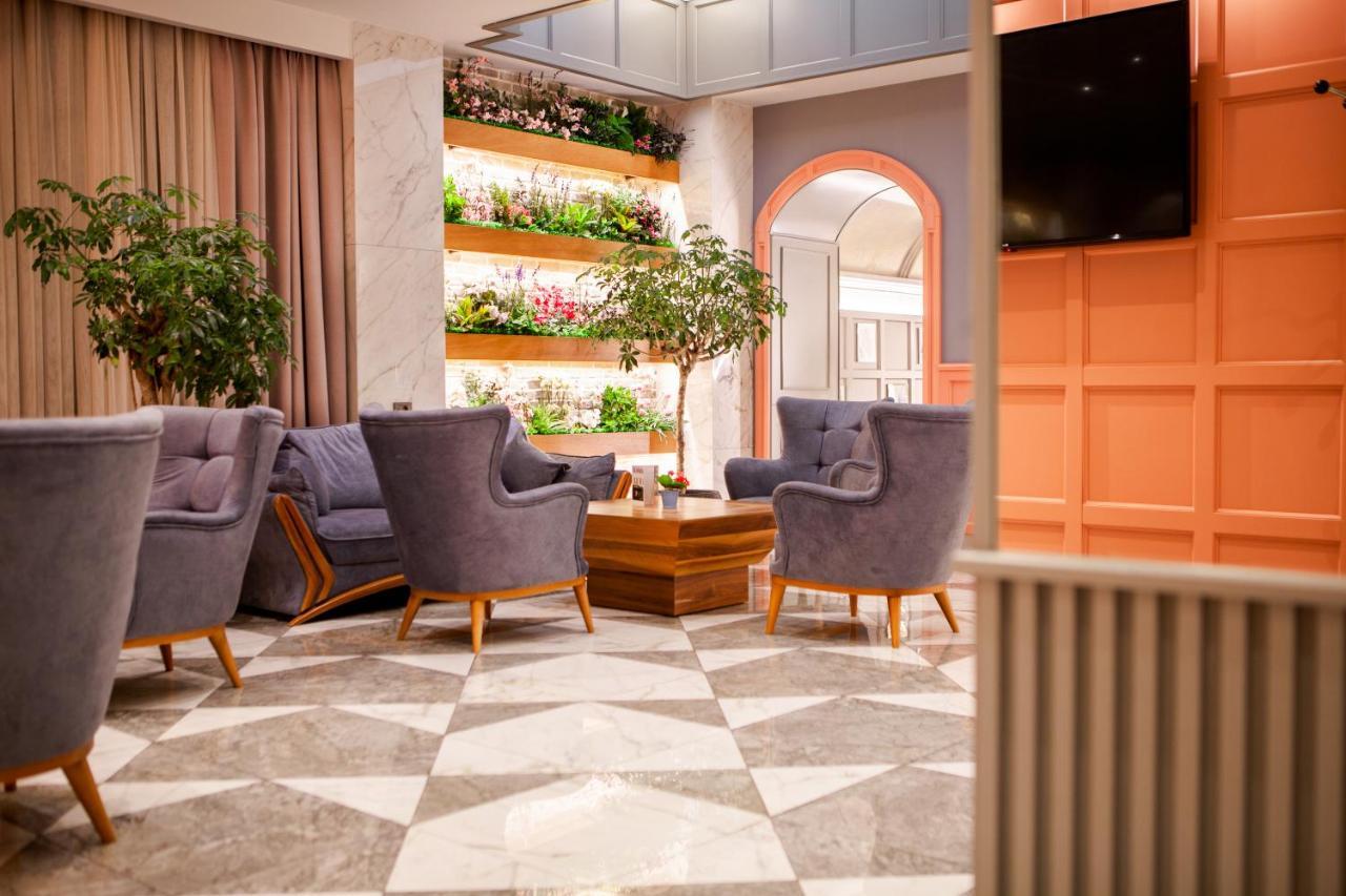 Theatrum Hotel Baku Exterior photo The lobby of the hotel