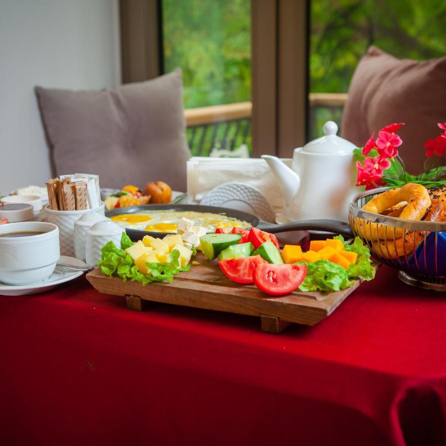 Theatrum Hotel Baku Exterior photo A breakfast buffet