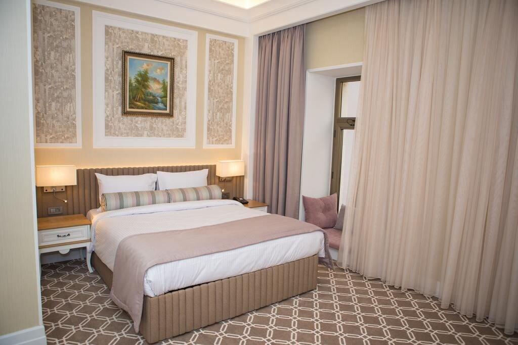 Theatrum Hotel Baku Exterior photo A bedroom at the hotel