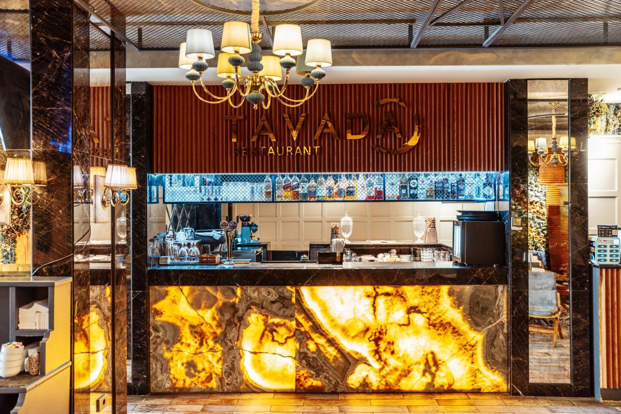 Theatrum Hotel Baku Exterior photo The bar at the restaurant