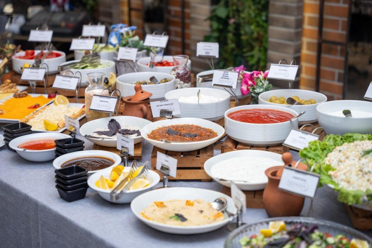 Theatrum Hotel Baku Exterior photo A buffet