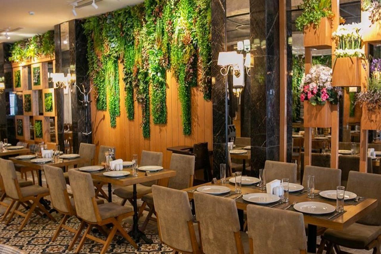 Theatrum Hotel Baku Exterior photo Restaurant interior