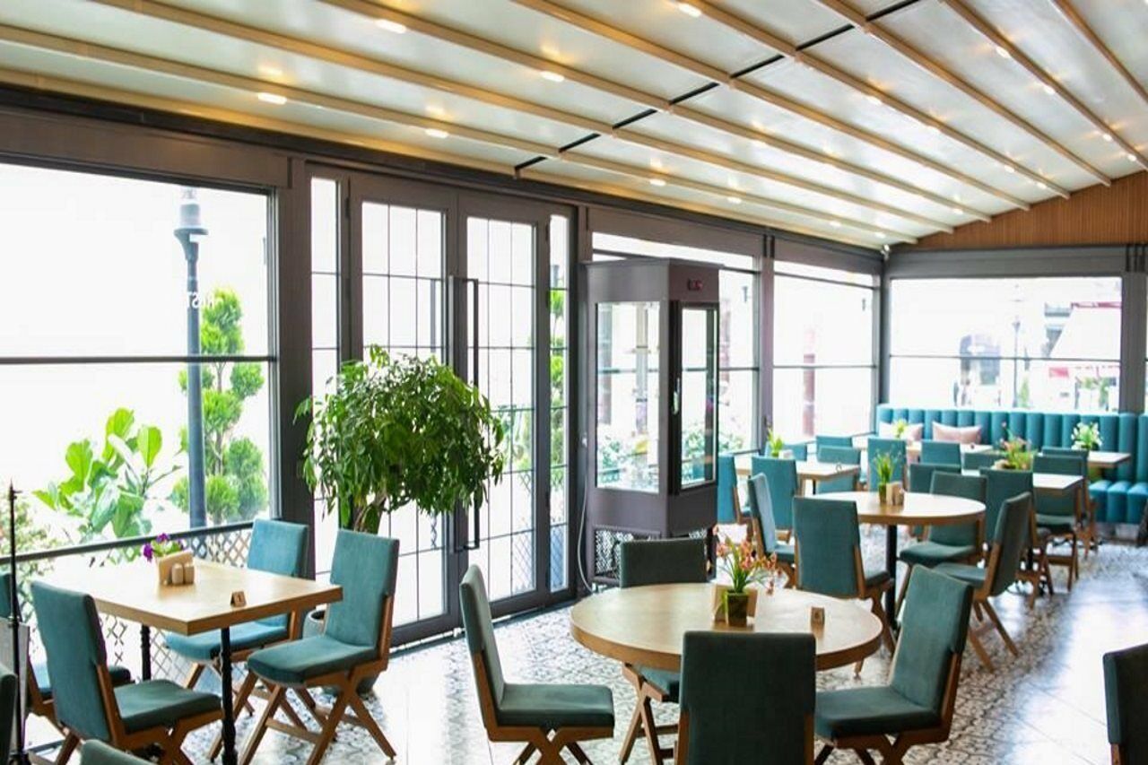 Theatrum Hotel Baku Exterior photo Restaurant